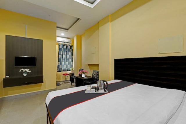 Отель H K Residency Near Kalakshetra Гувахати Экстерьер фото