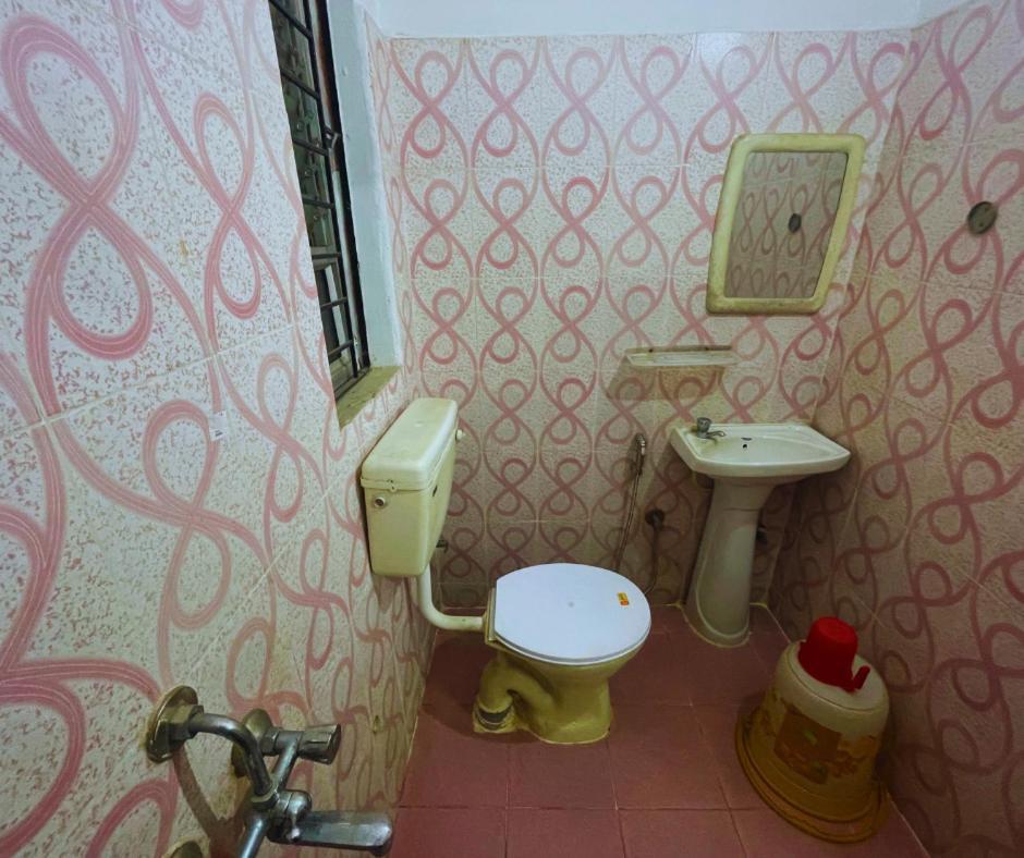 Отель H K Residency Near Kalakshetra Гувахати Экстерьер фото