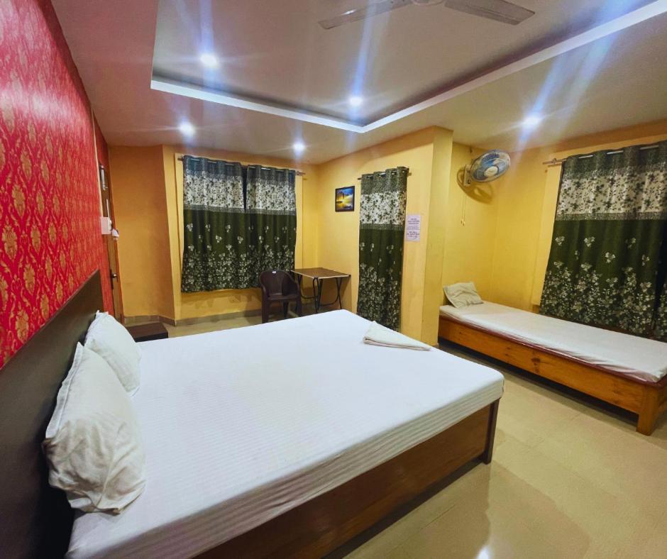 Отель H K Residency Near Kalakshetra Гувахати Экстерьер фото